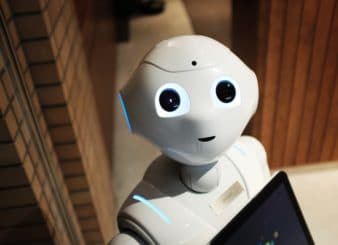 L’intelligence artificielle : enjeux et perspectives de l’émergence d’un Droit des robots